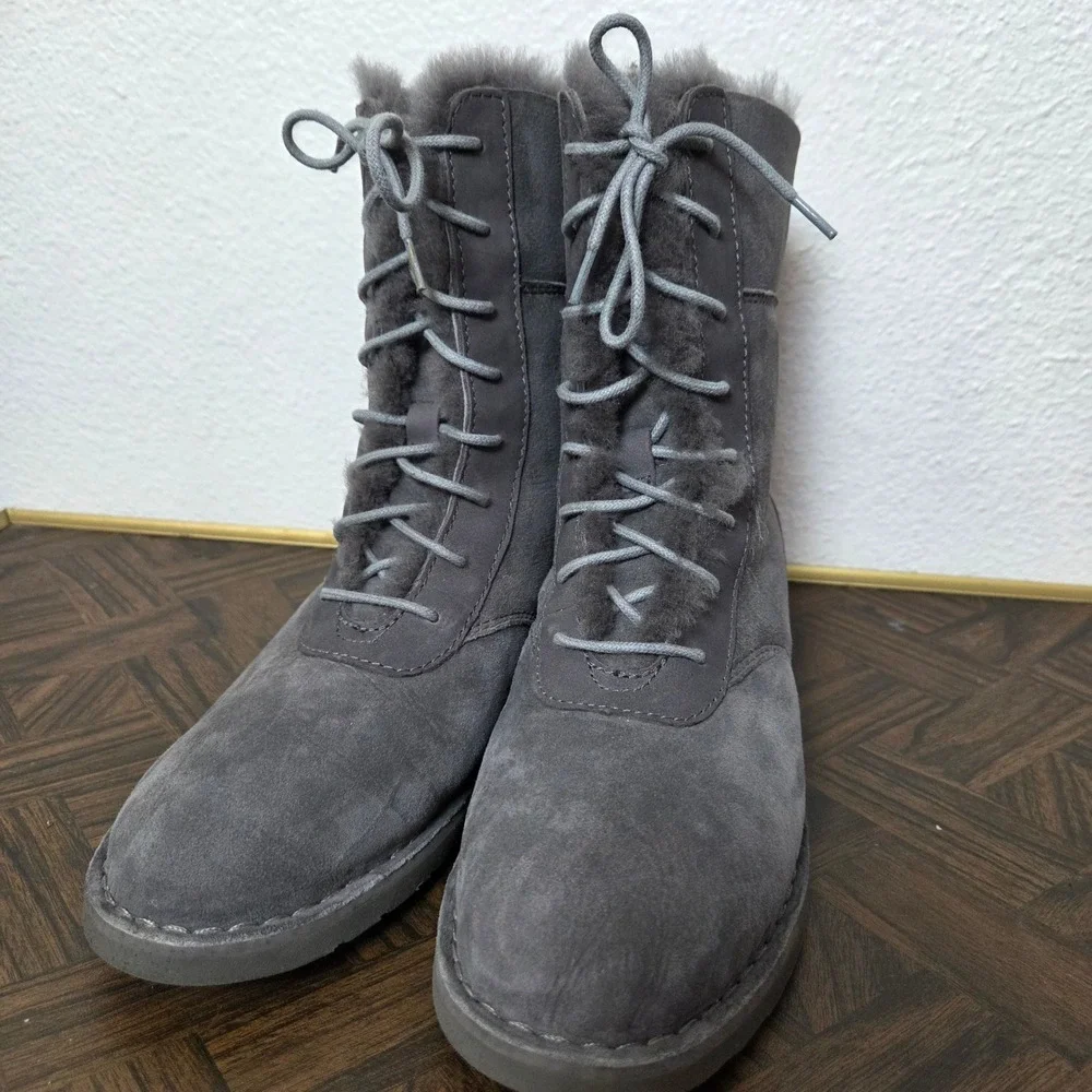 UGG Daney gray lace up‎ winter boot fur lined interior womens size 8